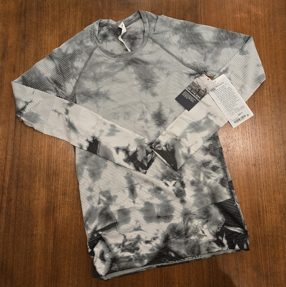 NWT Lululemon Long Sleeve Gray Swiftly Tech Shibori Stripe, Size 6 - Picture 3 of 6